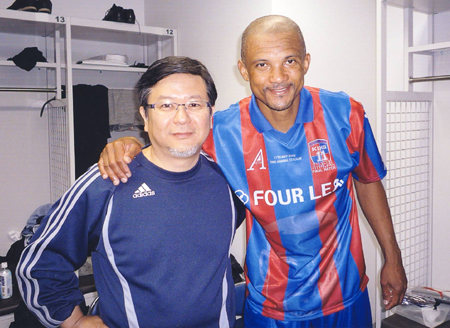 アマラオ選手（元FC東京フォワード）との記念写真